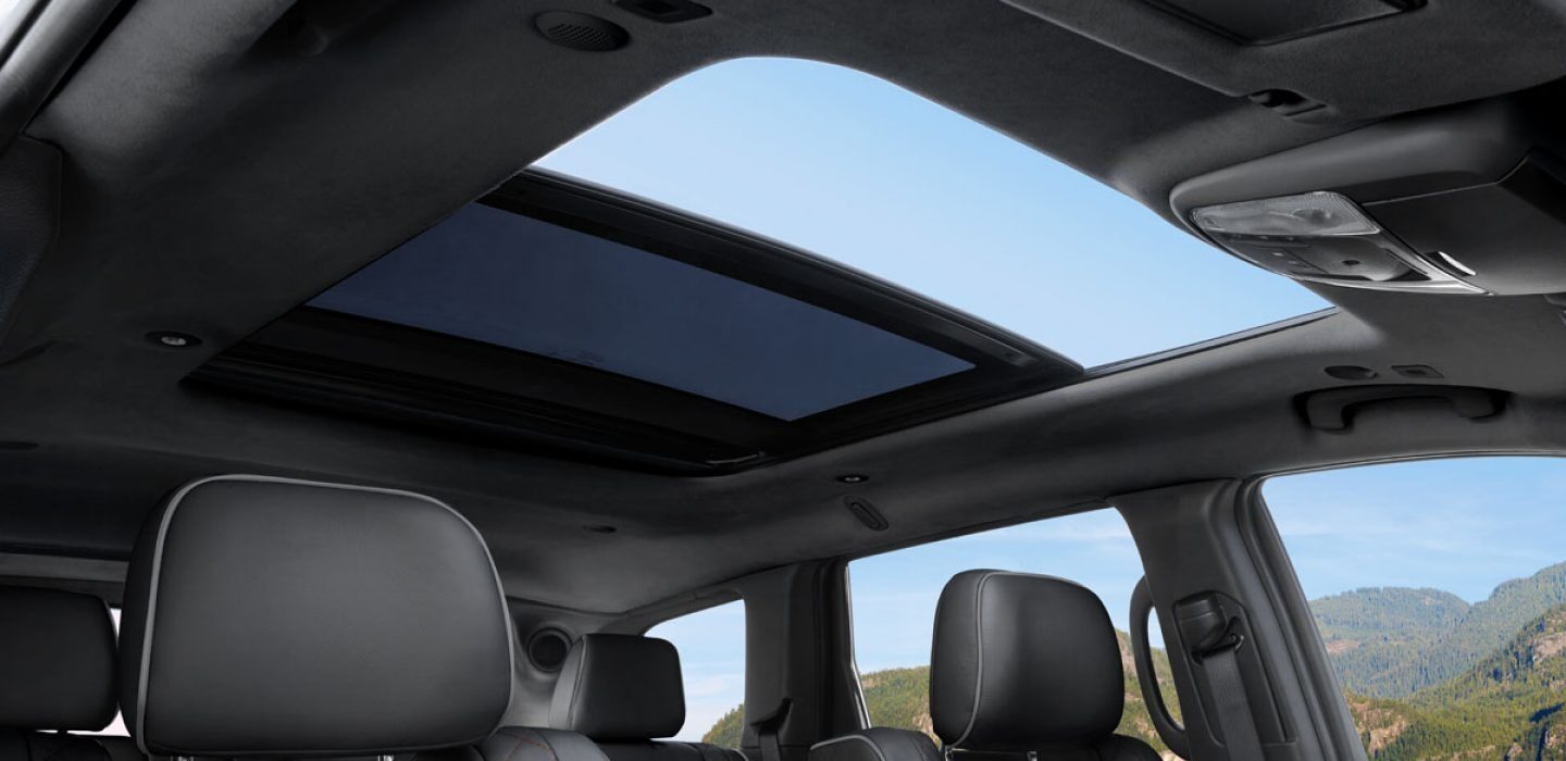 2017-Jeep-Grand-Cherokee-Exterior-Open-air-roof